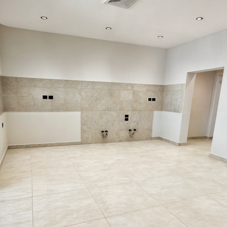 شقق و روفات فاخره للبيع في حي الصفا