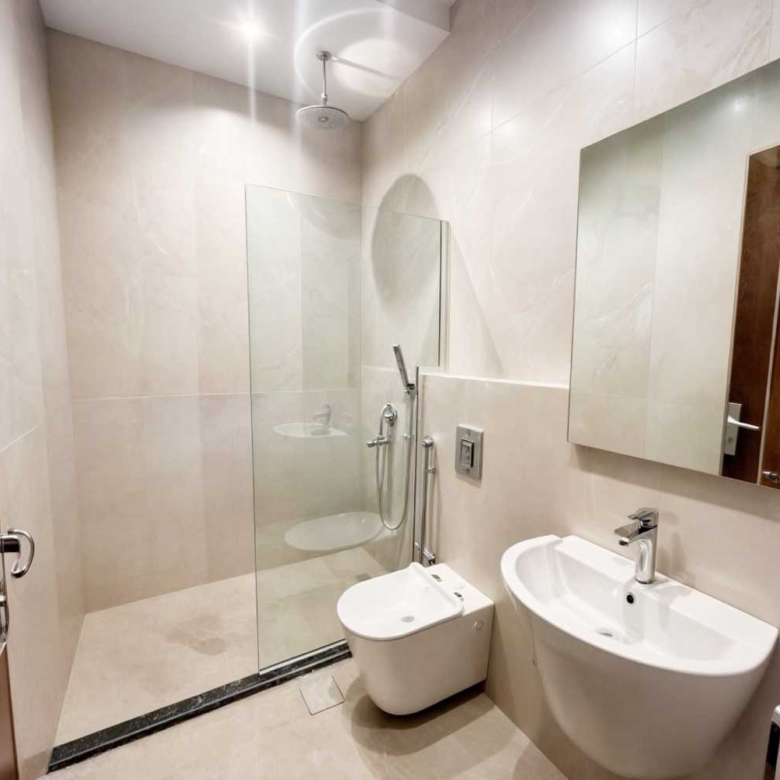 شقق و روفات للتمليك بحي الصفا