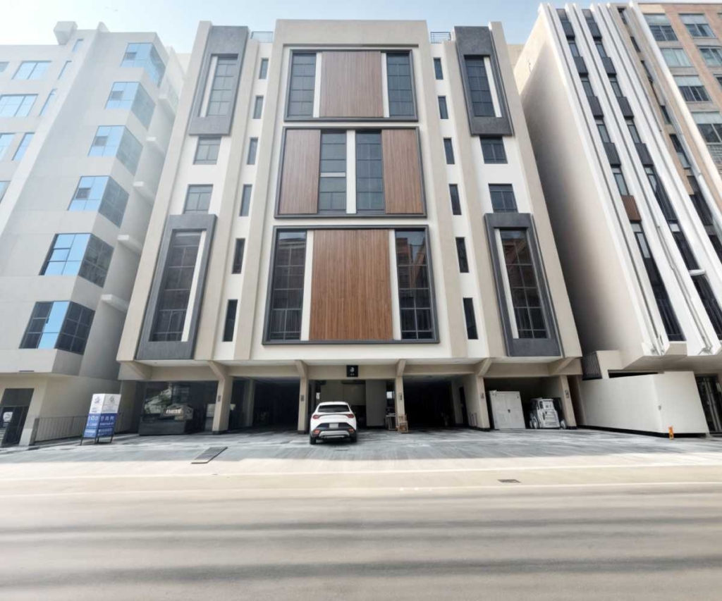 شقق و روفات للتمليك بحي الصفا