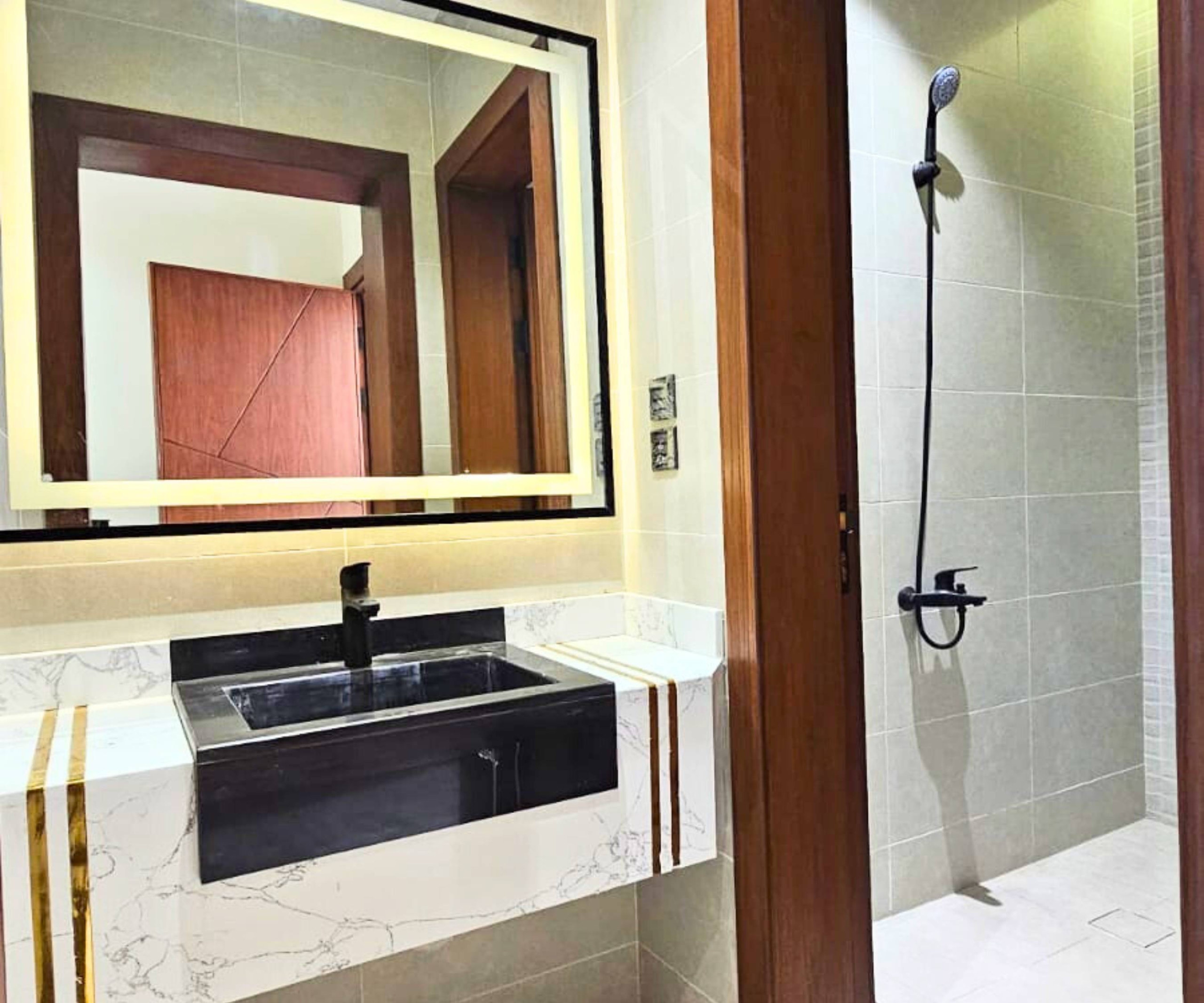 2 شقق و روفات فاخره للتمليك حي مشرفة